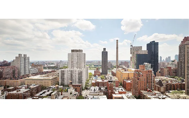 Sold by Douglas Elliman | media 15