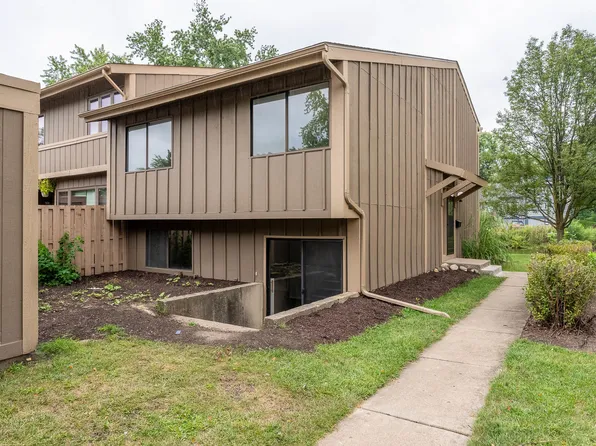 501 Yosemite Ct, Roselle, IL 60172