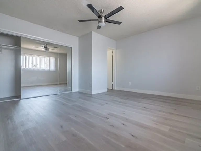 4060 Stevely Ave — Photo 16