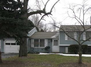 44 Thistlewood Ln, Spencerport, NY 14559