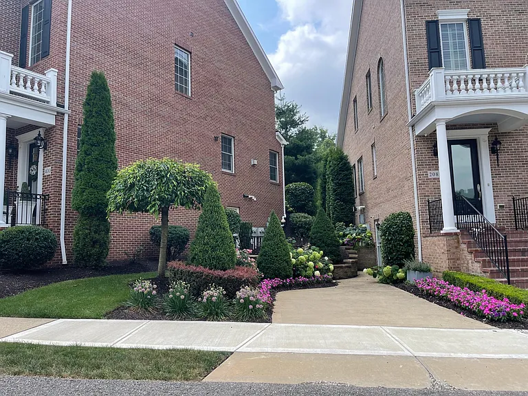 402 Georgetowne Ct — Photo 25