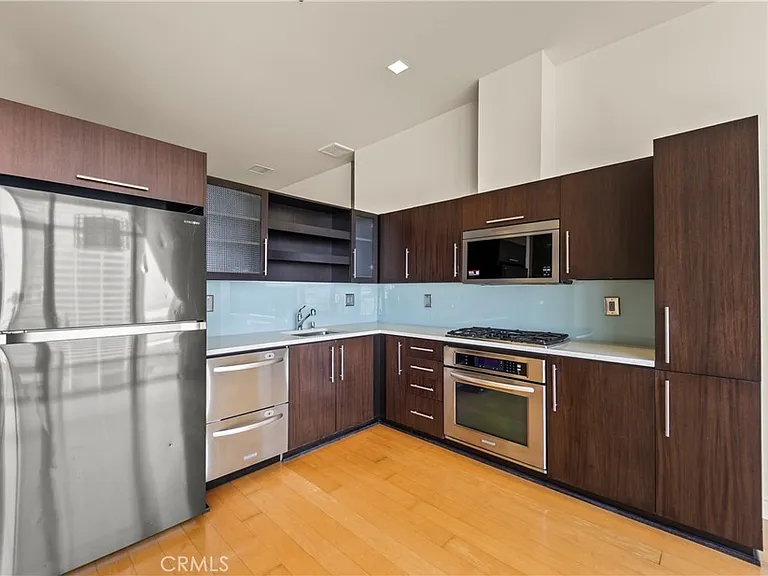 1100 Hope #1704 — Photo 17