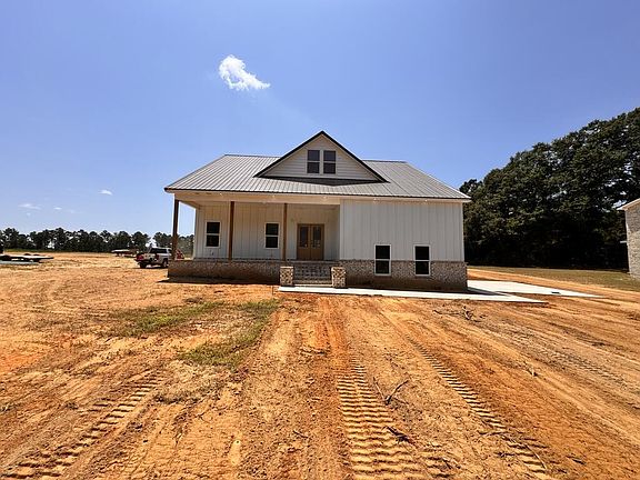3rd image of 490 County Road 18