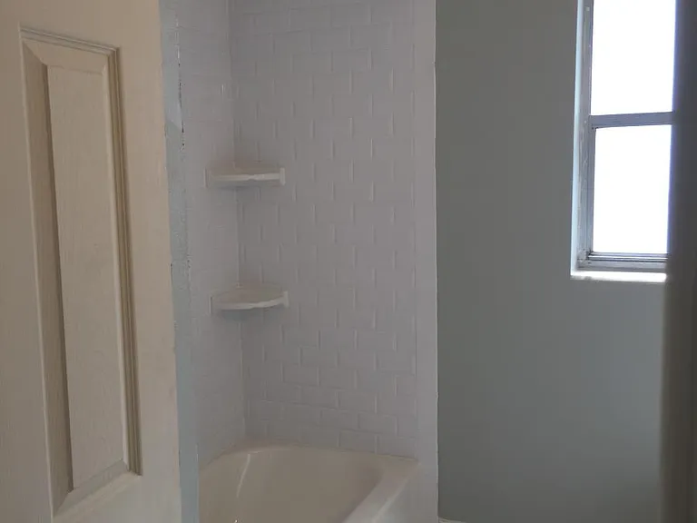 2424 W Cass St — Photo 4