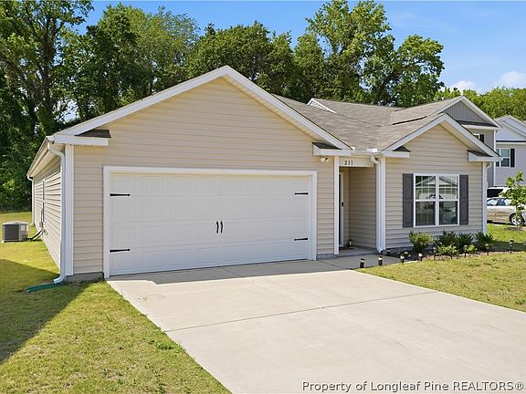 3rd image of 211 Grove Ln