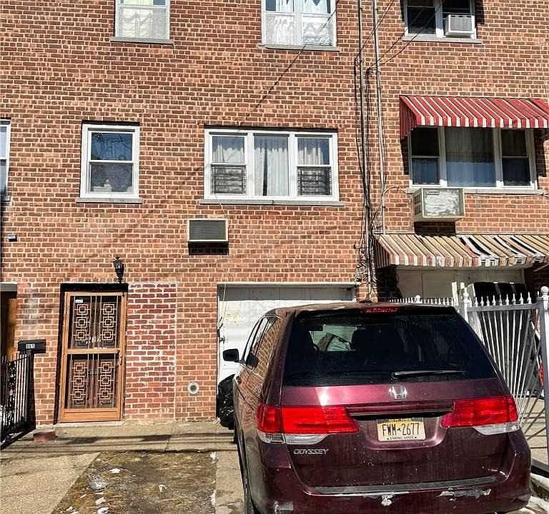 1st image of 867 E 223rd St