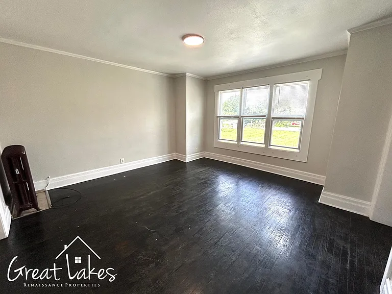 645 Gladstone St — Photo 8