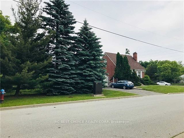 2nd image of 123 Lawrence Ave