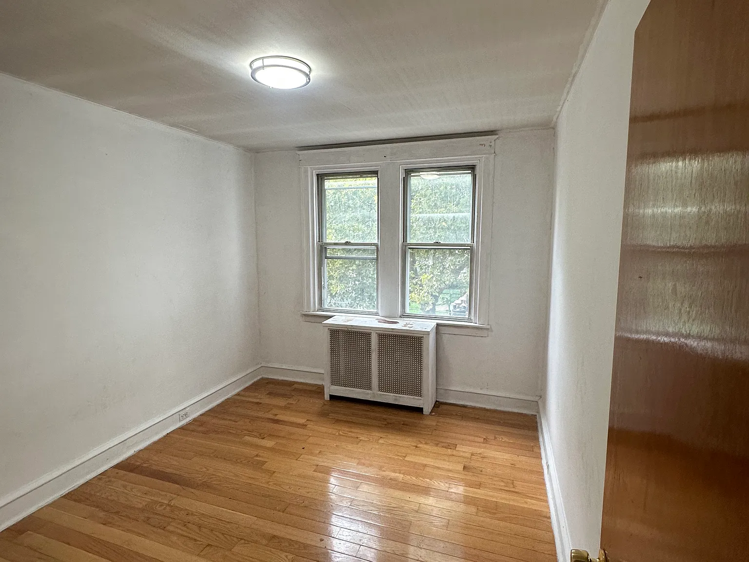 3 bed, 867 sqft, $1,000 — Photo 2