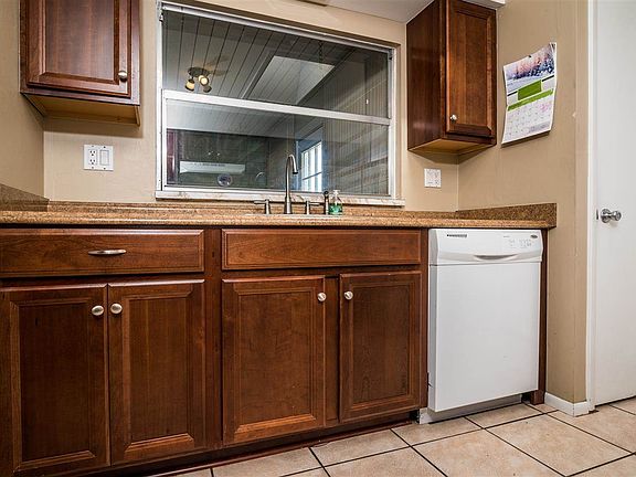 5th image of 872 Alhambra Ave
