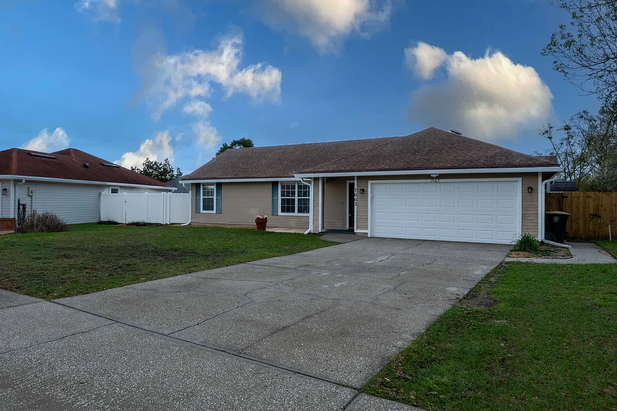Building Photo - 7663 Pilgrims Trace Dr