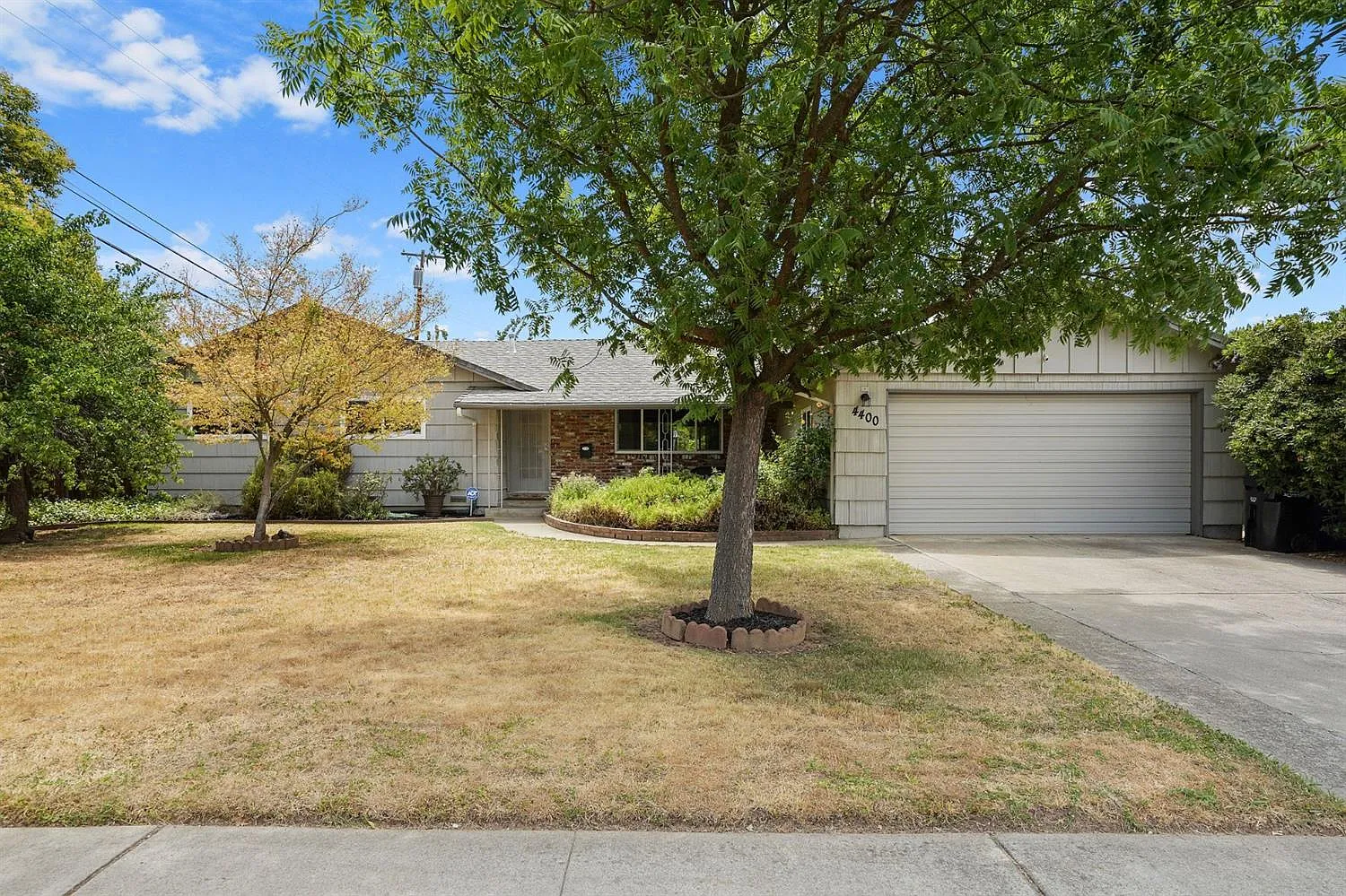4400 Whitney Ave photo 1