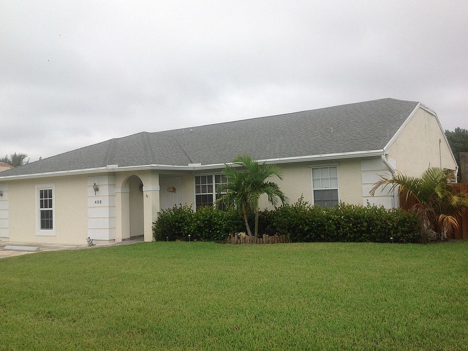 1st image of 458 NE Camelot Dr