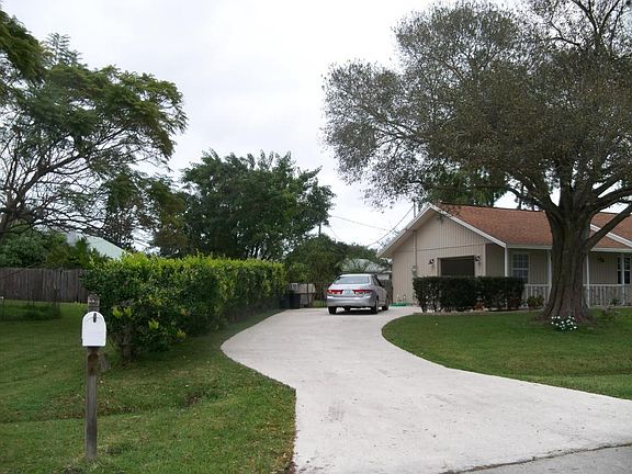 2nd image of 1617 SE Aires Ln