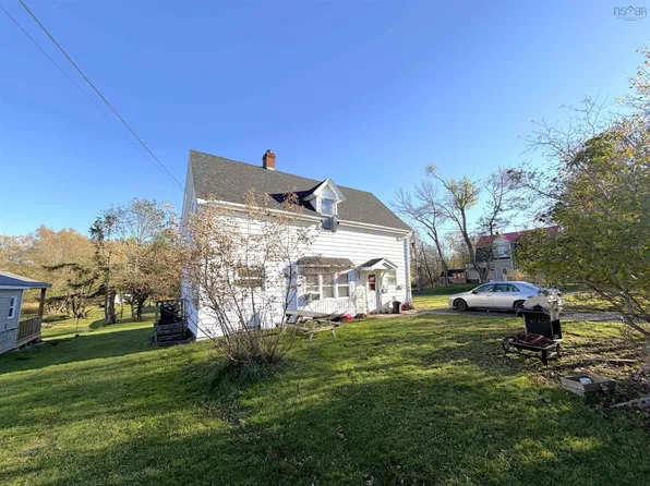 362 Albert St, New Glasgow, NS B2H 3V8