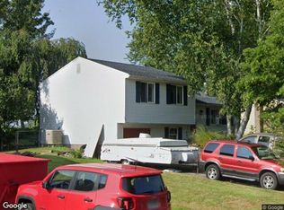 7 Blossomdale Cir, Hamlin, NY 14464