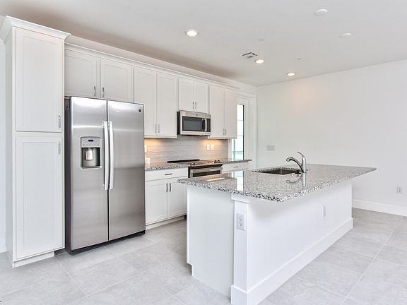 4th image of 26310 Coco Cay Cir #101
