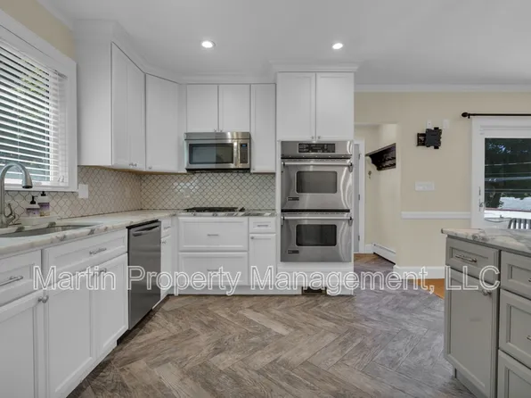 184 William St, Stoneham, MA 02180