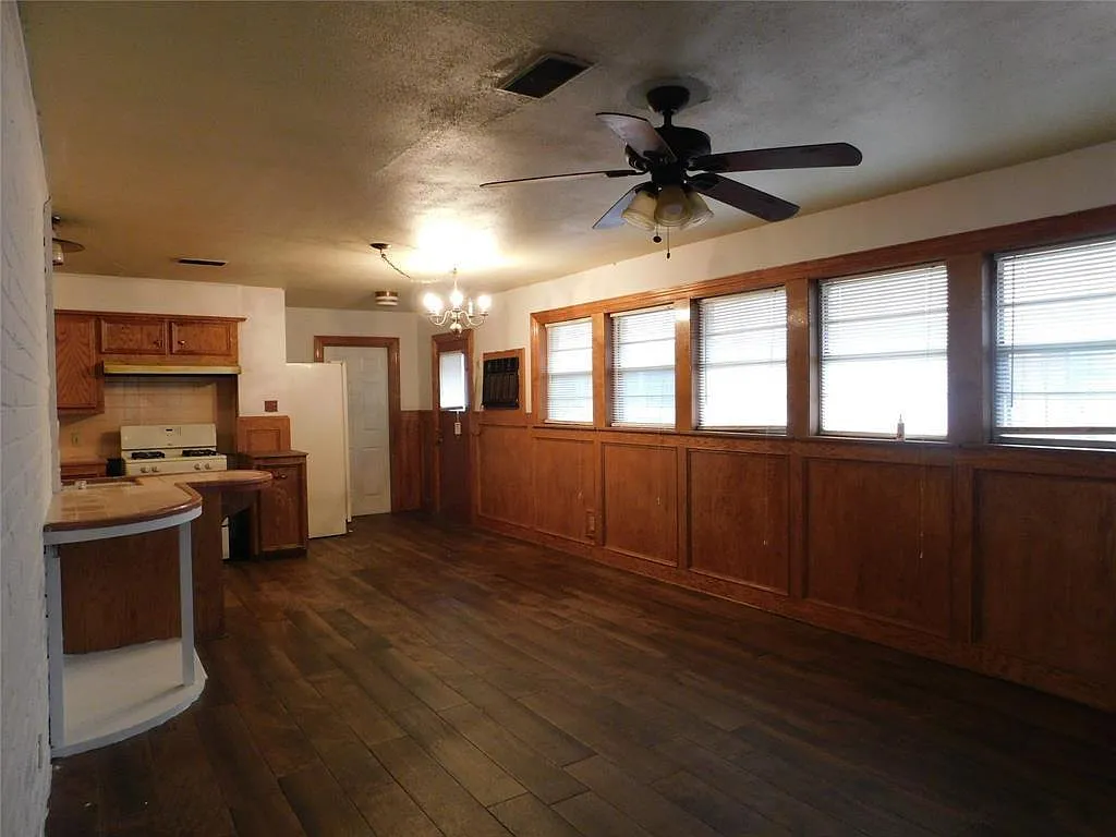 4 bed, 1.5 bath, 1951 sqft, $1,900 — Photo 4