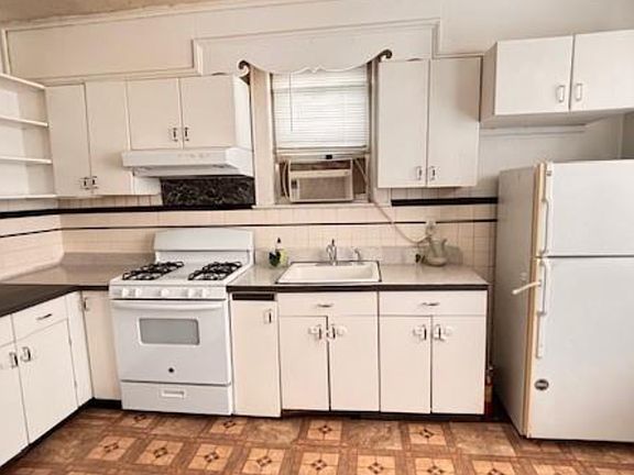 2nd image of 758 Hamilton St