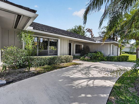 5th image of 9055 SE Harbor Island Way