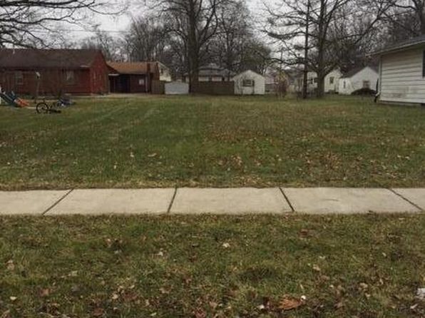 323 S Pleasant St, Watervliet, MI 49098