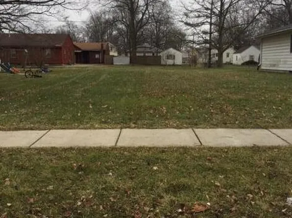 323 S Pleasant St, Watervliet, MI 49098