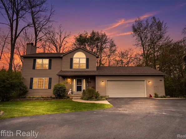 2000 Laurel Oak Dr, Howell, MI 48855