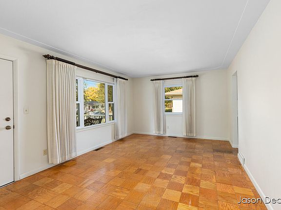 4th image of 3862 Williamson Ave NE