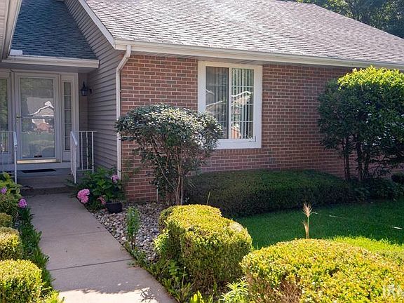 2nd image of 52232 Tawny Brook Ln