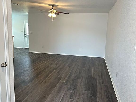 4th image of 209 Logan Dr