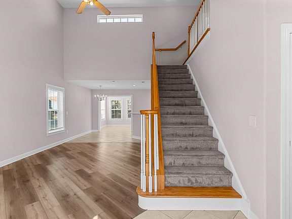 5th image of 104 Molinia Dr.
