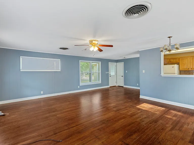 2907 Common St — Photo 4