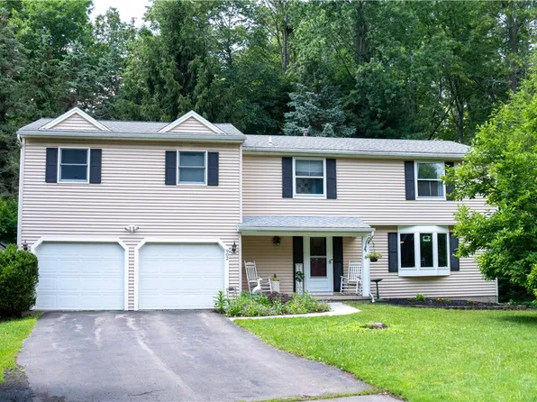 902 Copperkettle Rd, Webster, NY 14580