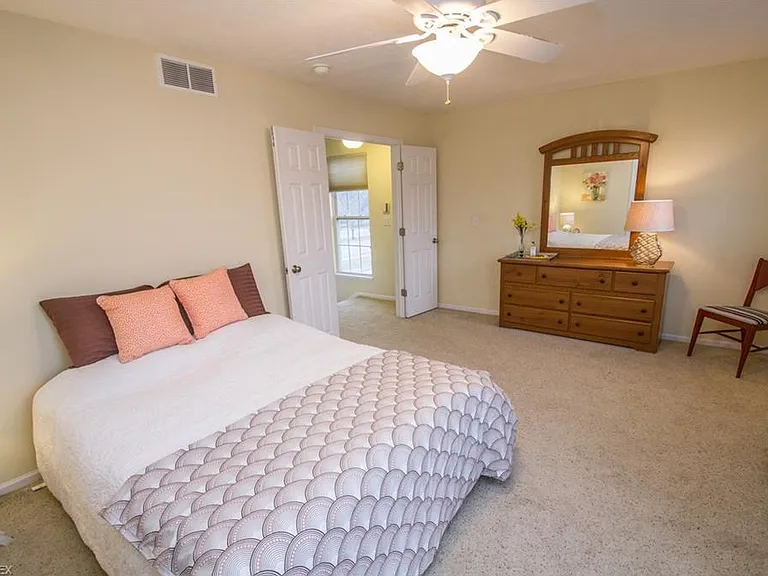 8430 Chester Pkwy — Photo 18