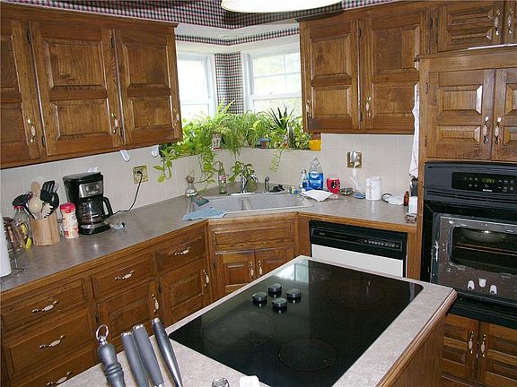 3rd image of 912 Valley Woods Dr