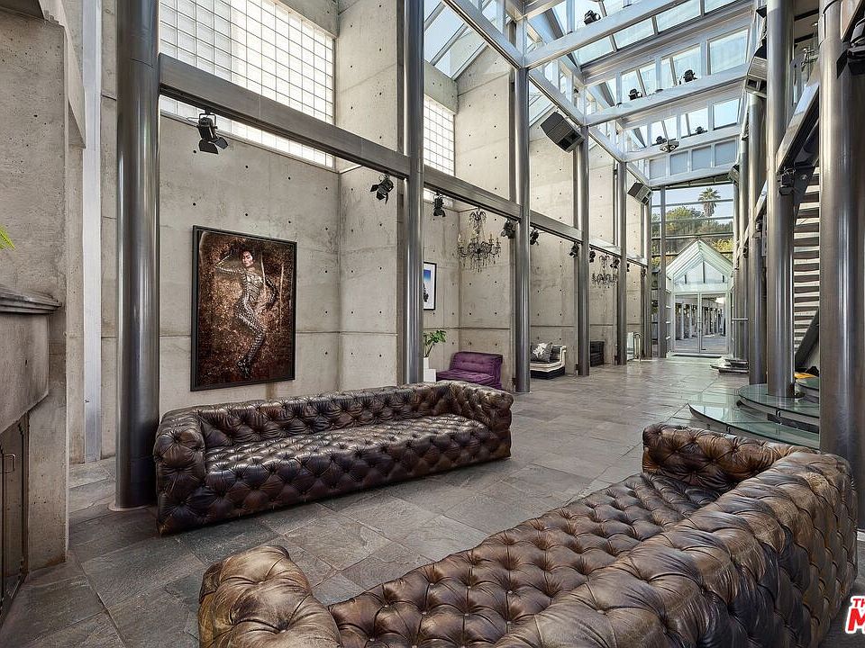 2260 Sunset Plaza Dr, Los Angeles, CA 90069 | Zillow
