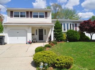 8 Calvin Ct, Old Bridge, NJ 08857