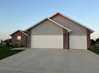 466 E Melton Rd, Ozark, MO 65721