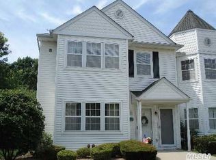 31 Victorian Ln, Medford, NY 11763