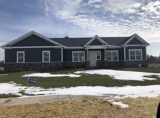 541 Walnut St, Hinckley, IL 60520