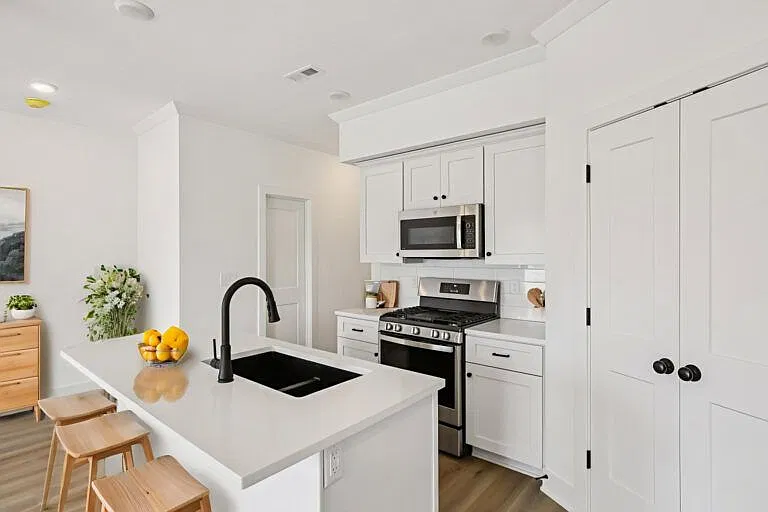 FAIRVIEW CROSSING TOWNHOMES — Photo 3