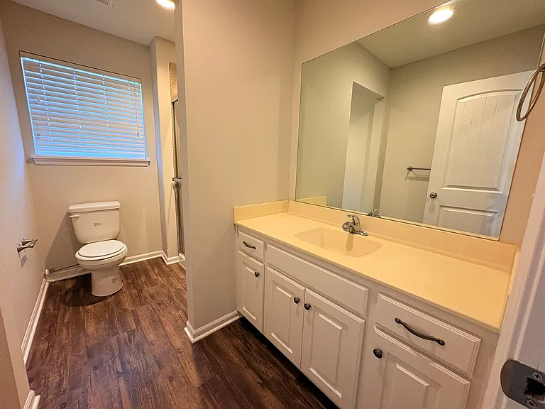209 E Plum St — Photo 8