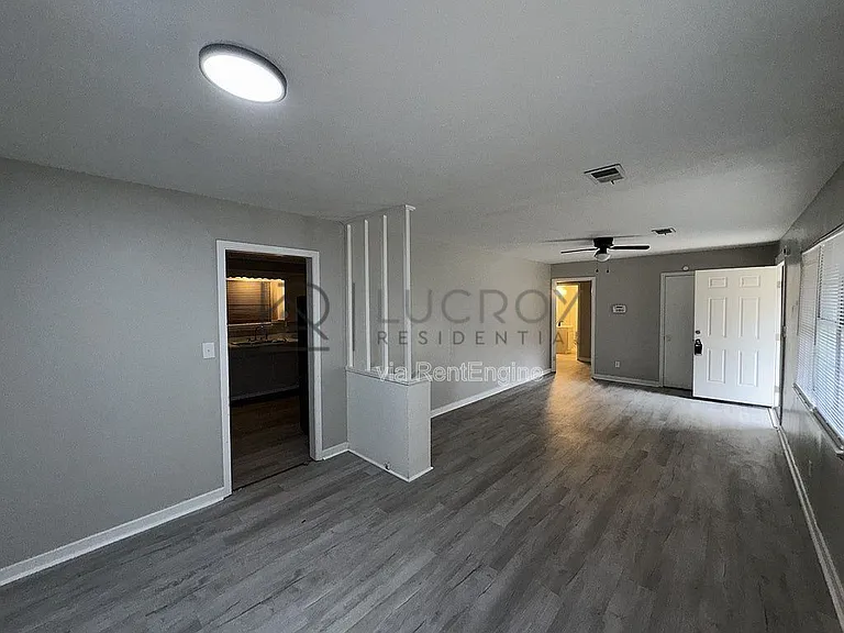 1126 Barbara Ann Dr — Photo 3