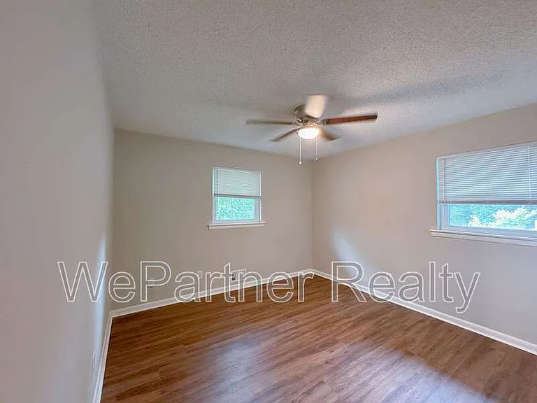 2223 Shamrock Dr — Photo 18