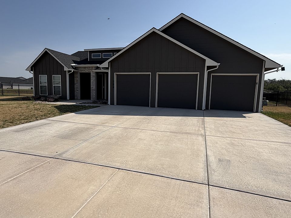 1st image of 784 Trail End Dr