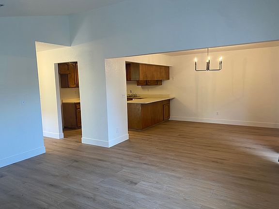 dining room kitchen area with bar