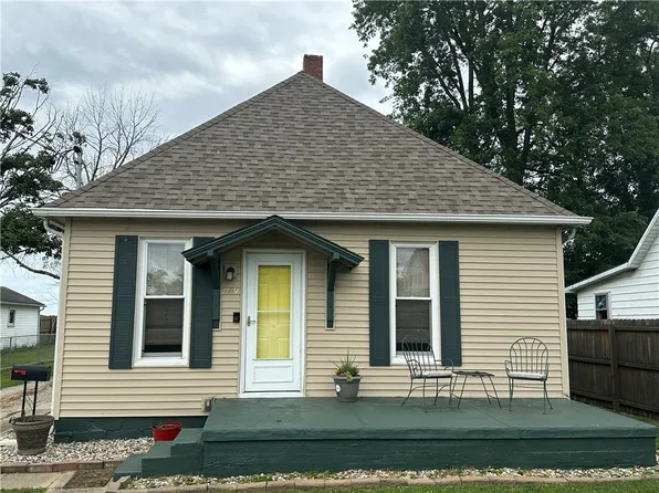 609 W End Ave, Paris, IL 61944