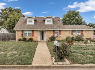 433 NW Douglas St, Burleson, TX 76028