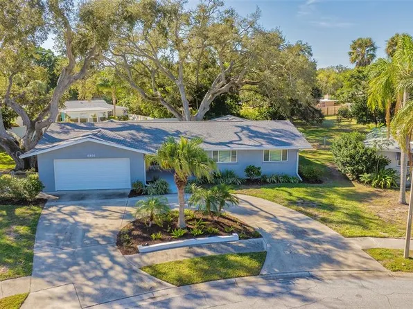6806 Half Moon Dr, Sarasota, FL 34231